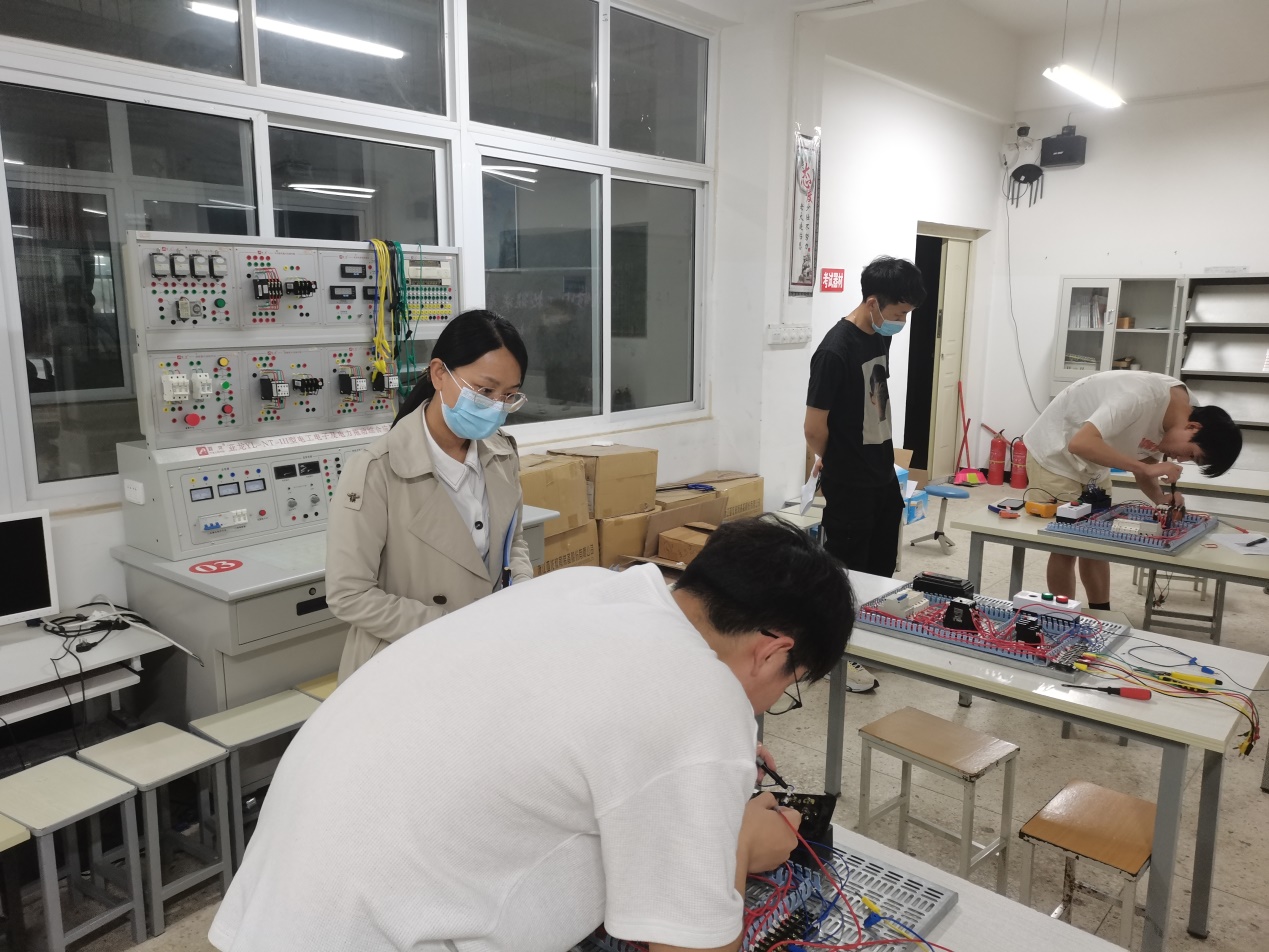 说明: C:\Users\Administrator\Desktop\2022校级竞赛照片\微信图片_20220520075544.jpg